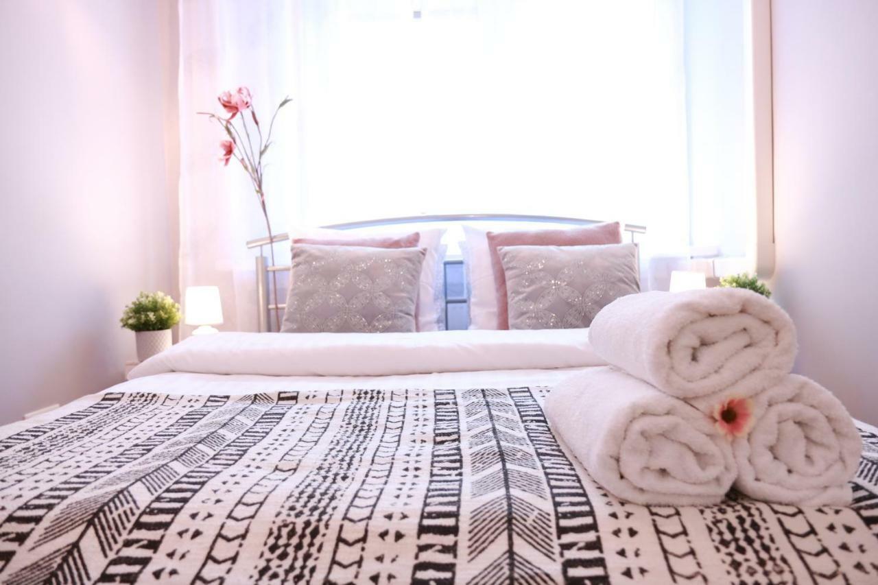 Chill & Explore By Cooee Apartments Varşovia Exterior foto