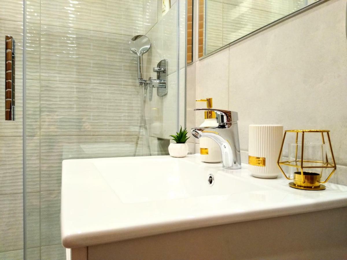 Chill & Explore By Cooee Apartments Varşovia Exterior foto
