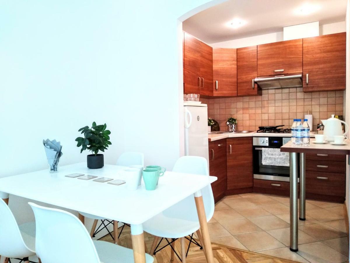 Chill & Explore By Cooee Apartments Varşovia Exterior foto