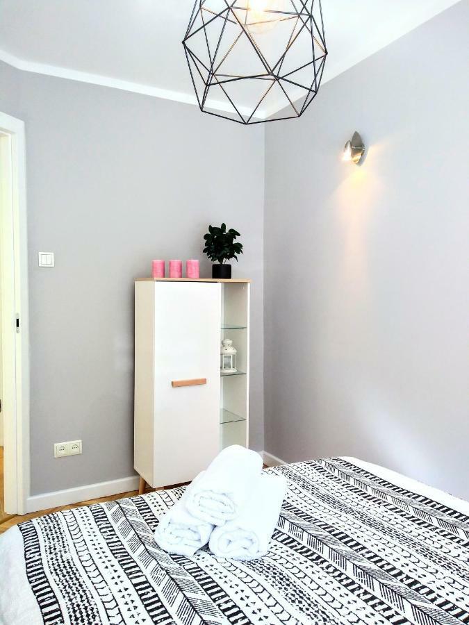 Chill & Explore By Cooee Apartments Varşovia Exterior foto