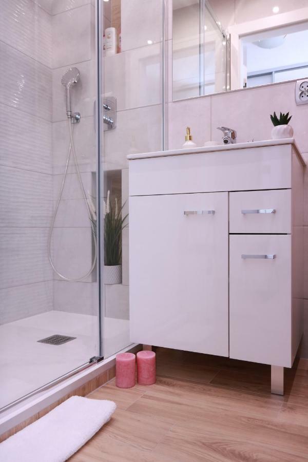 Chill & Explore By Cooee Apartments Varşovia Exterior foto