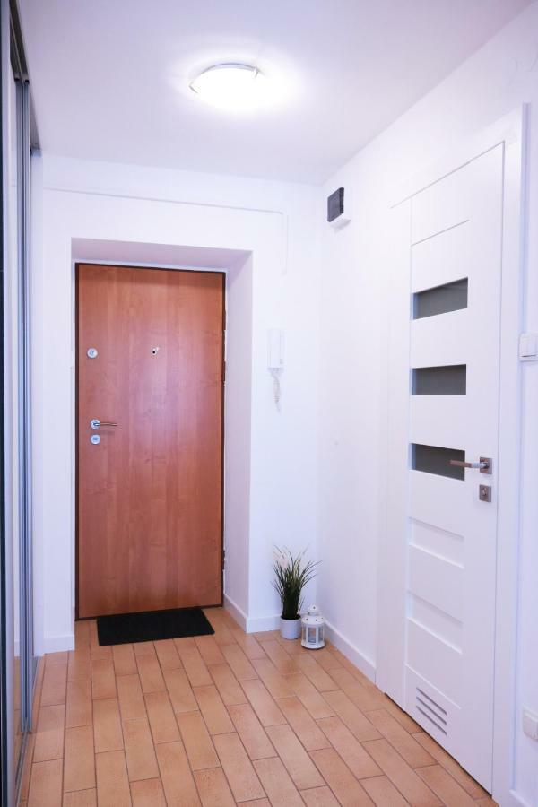 Chill & Explore By Cooee Apartments Varşovia Exterior foto